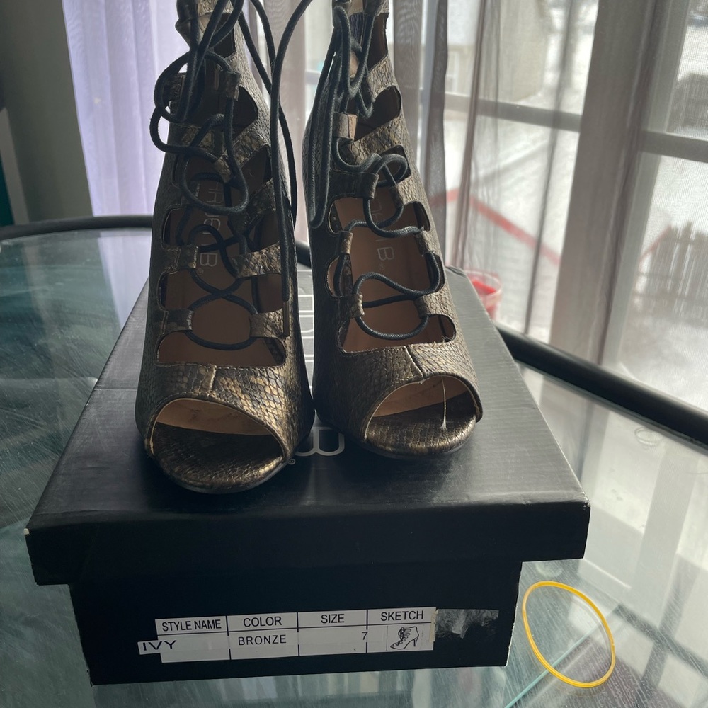 Like new bronze color snake skin tie up heel!